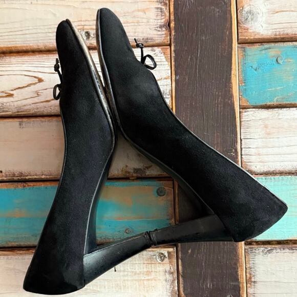 Salvatore Ferragamo black suede pumps heels patent bow detail women's 7.5 B - Picture 6 of 10